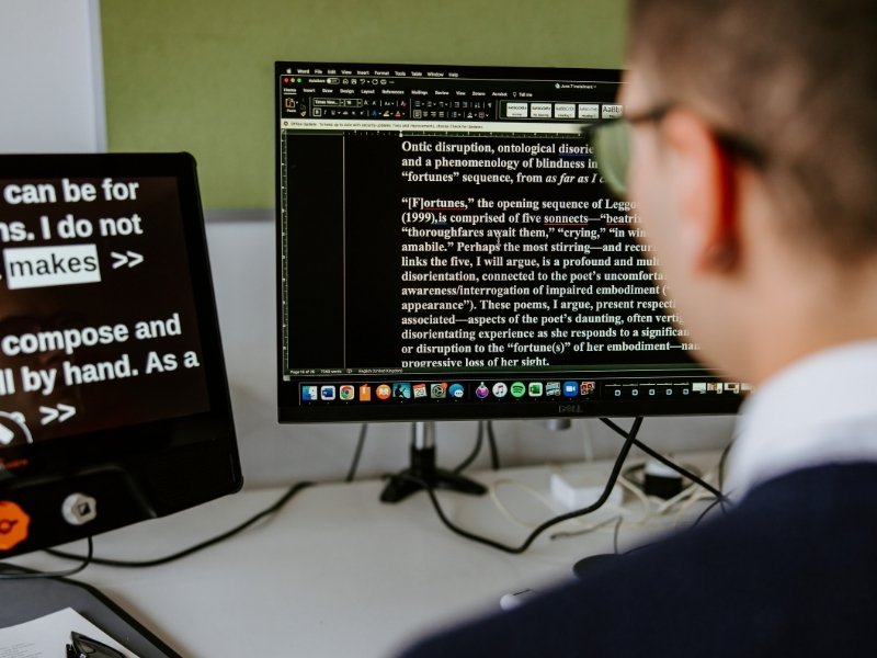 A man uses a screen reader on his computer